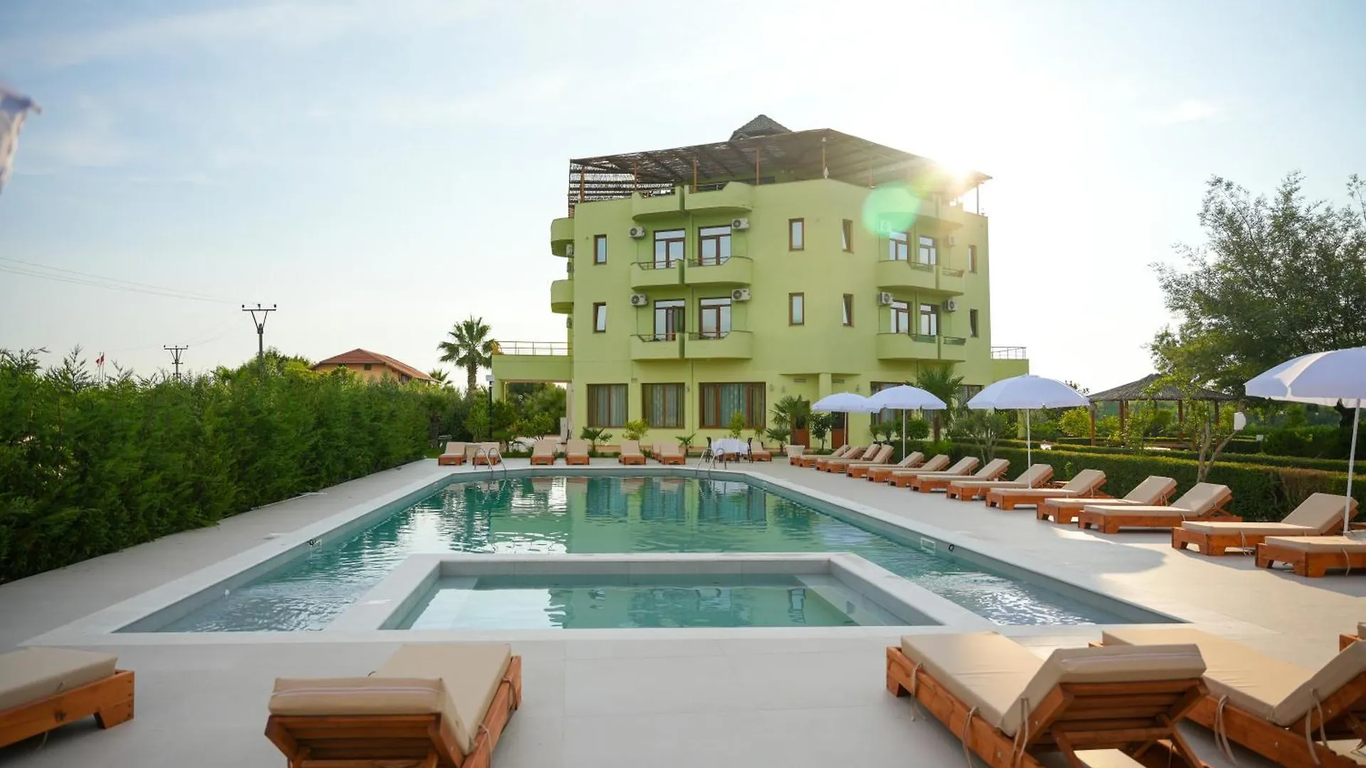 Paradise Laguna Vain Lezhe Hotel