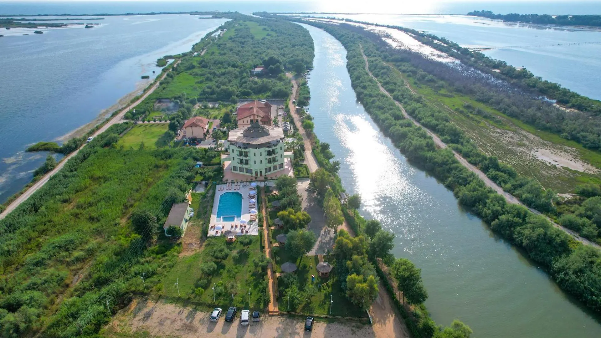 Paradise Laguna Vain Lezha Albánia