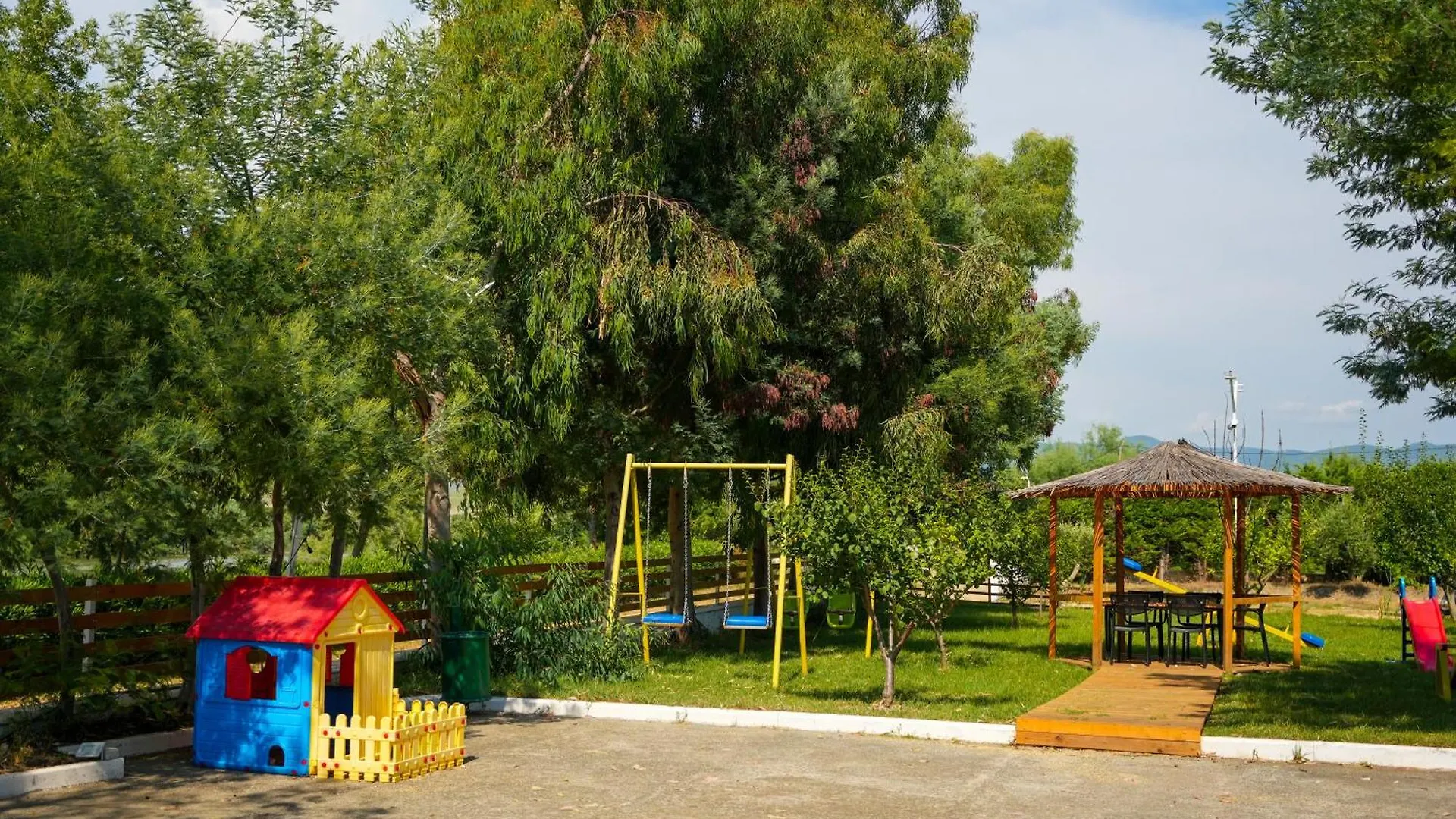Hotel PARADISE Laguna Vain Lezhë