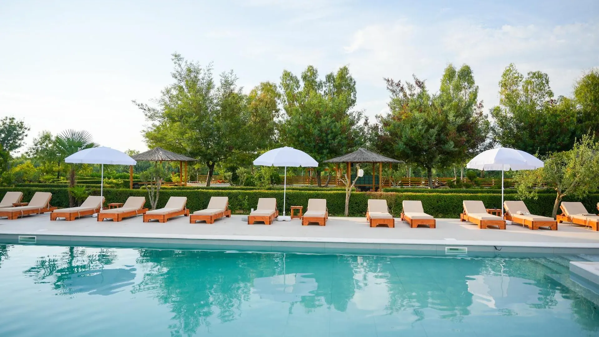 Hotel PARADISE Laguna Vain Lezhë Albania