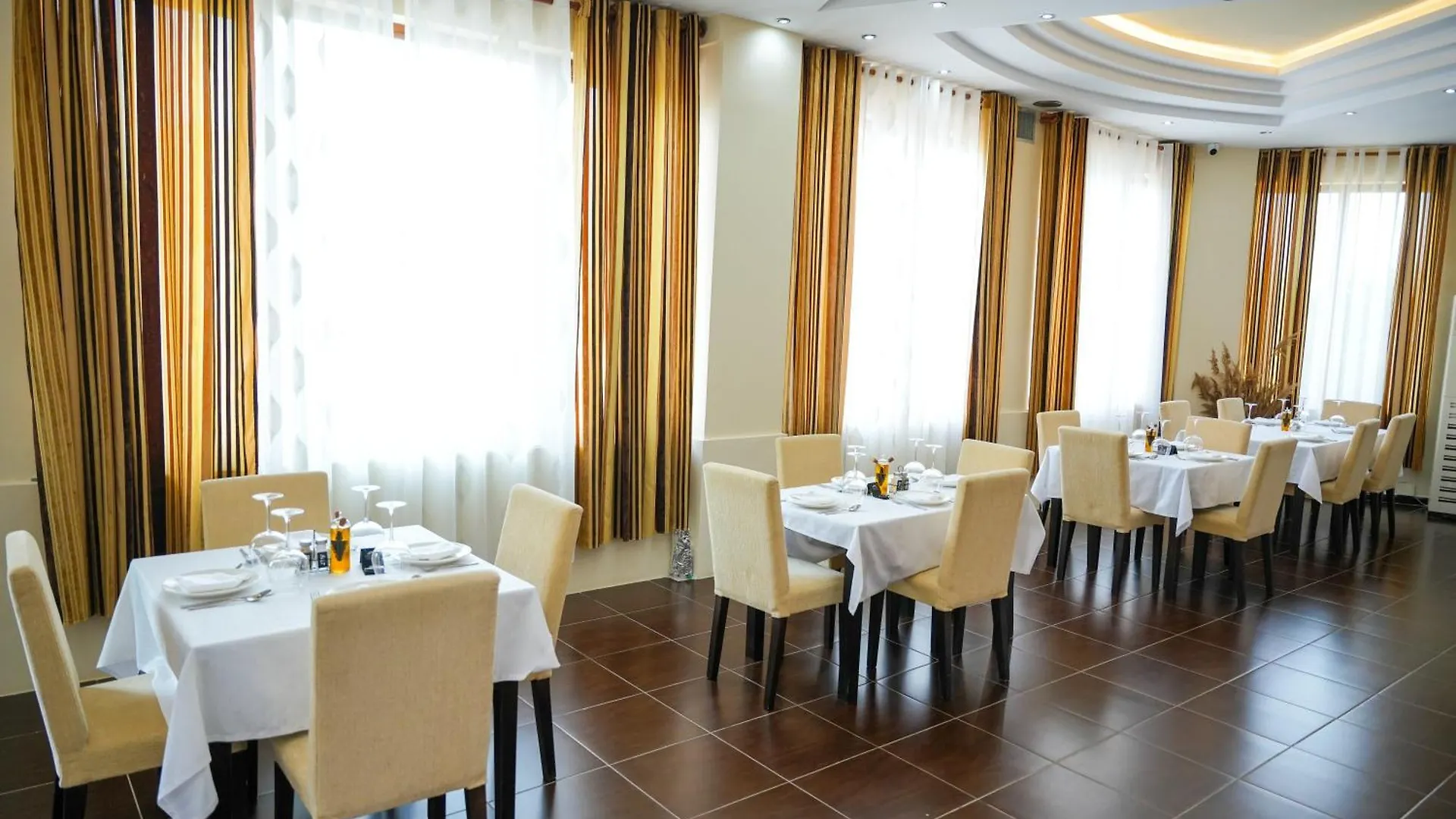 Hotel PARADISE Laguna Vain Lezhë