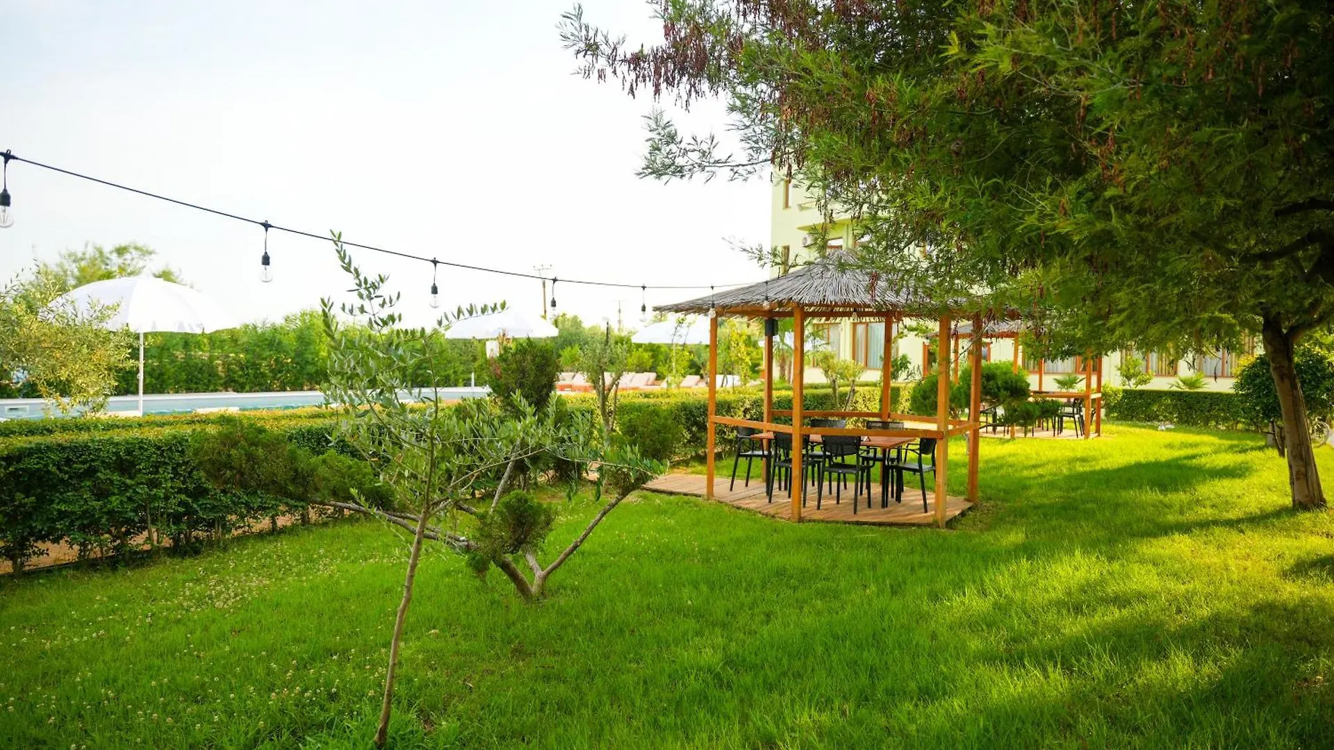 Hotel PARADISE Laguna Vain Lezhë Albania