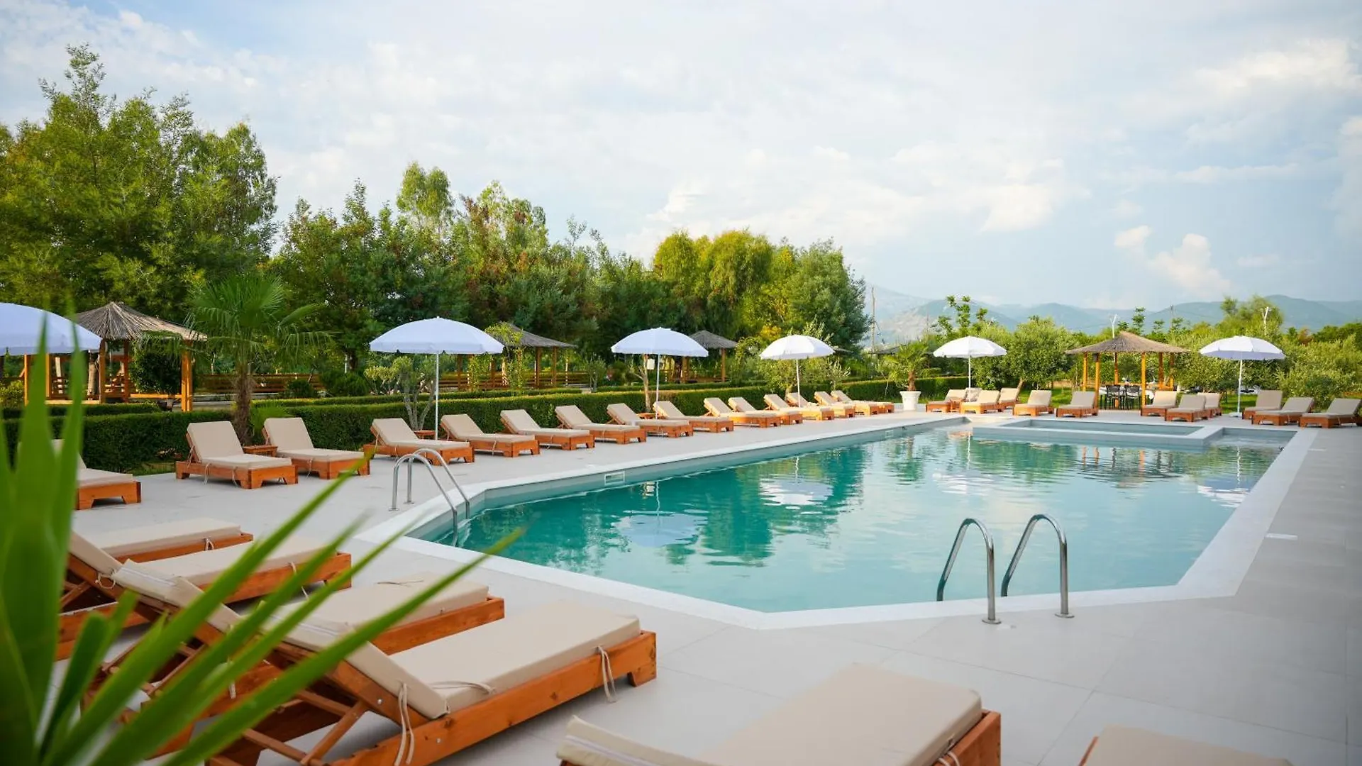 Hotel PARADISE Laguna Vain Lezhë