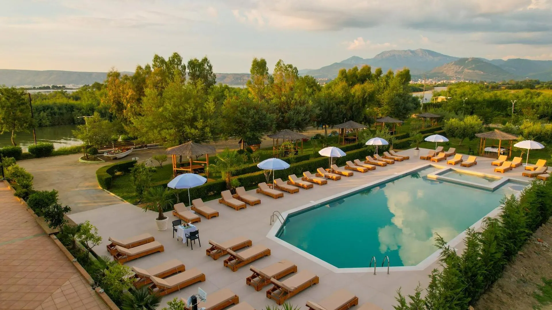 Hotel PARADISE Laguna Vain Lezhë